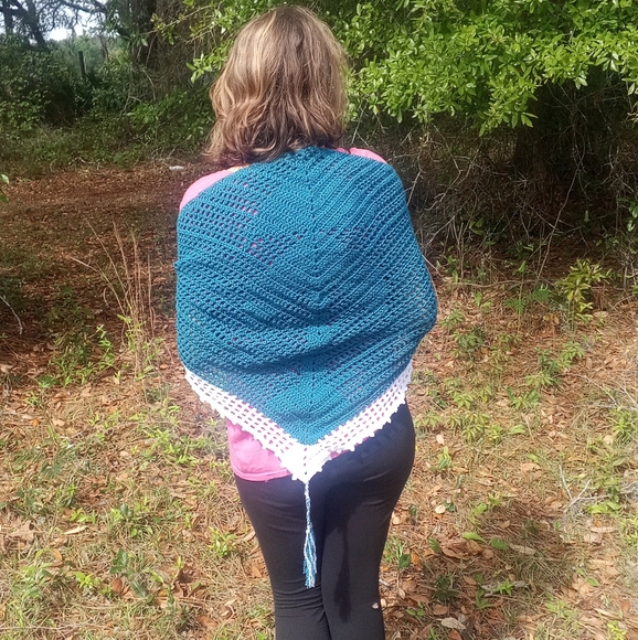Dainty at the beach hand crocheted shawl - Picture 5 of 6